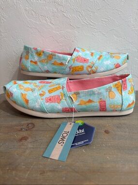 NWT Toms Tropical Tiki Print Slip On Shoes Size 9.5
